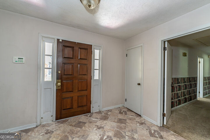 Property Photo: 18 Wellington Way SE GA 30161