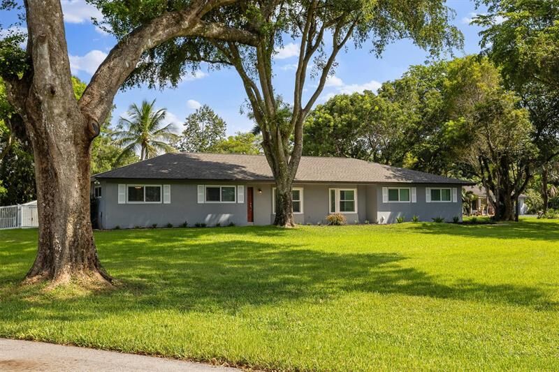 Property Photo:  4000 109th Ave  FL 33328 