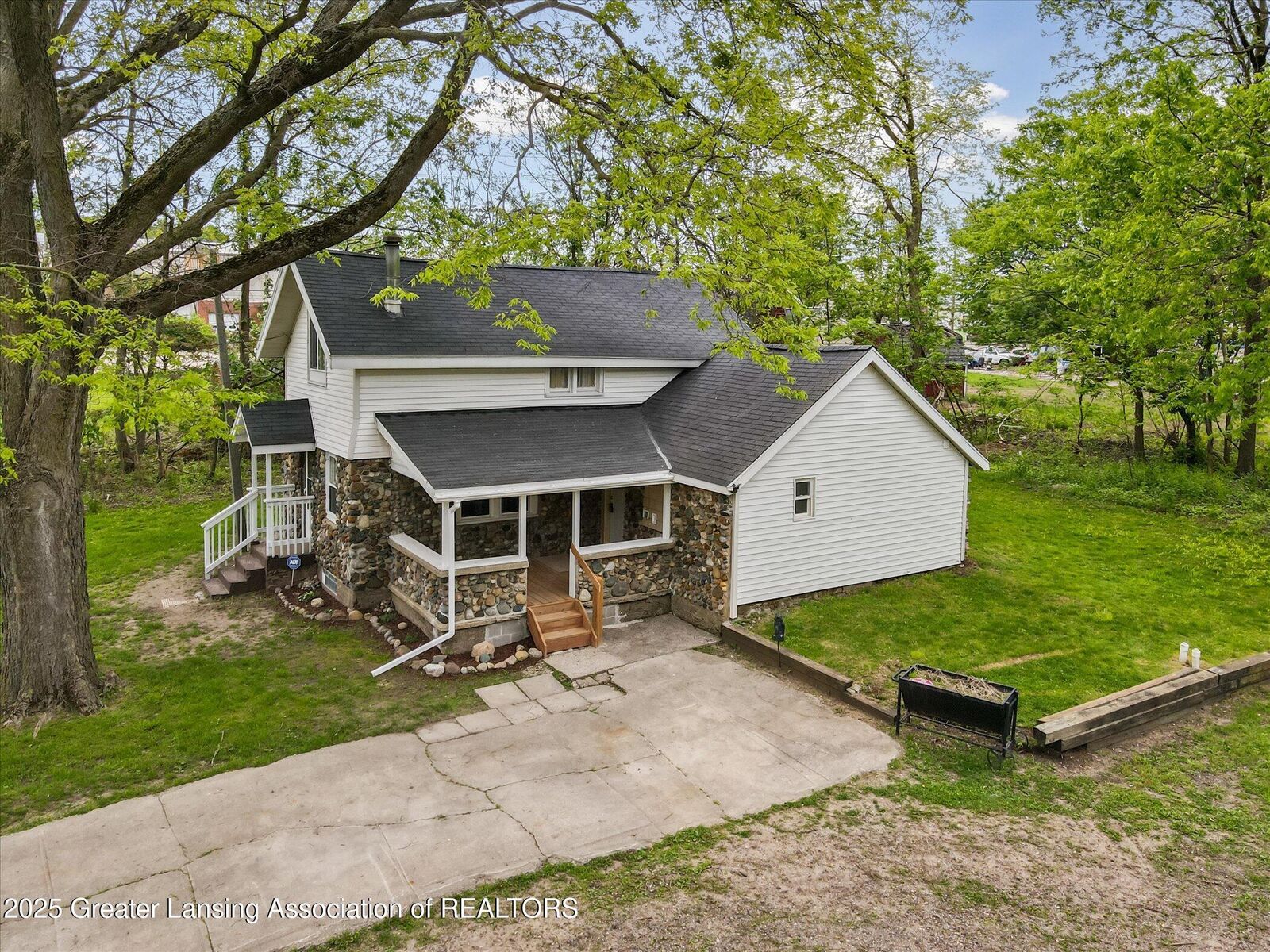 Property Photo: 1900 Kaplan Street MI 48917