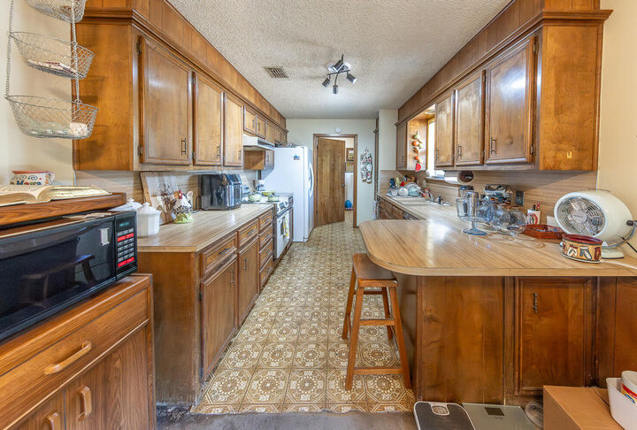 Property Photo: 2607 Emporia Street TX 79415