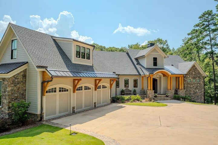 Property Photo: 1021 Cavalier Cove GA 30642-5313