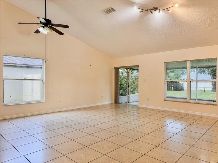Property Photo: 10624 Creel Court FL 32825