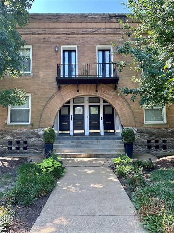 Property Photo: 4360 Maryland Avenue A MO 63108