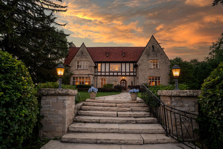 Property Photo:  1651 Alta Vista Ave  WI 53213