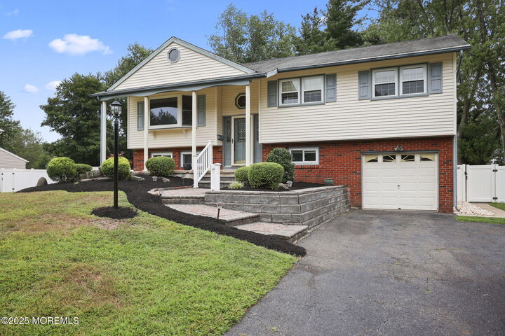 Property Photo:  6 Canterbury Road  NJ 07726 