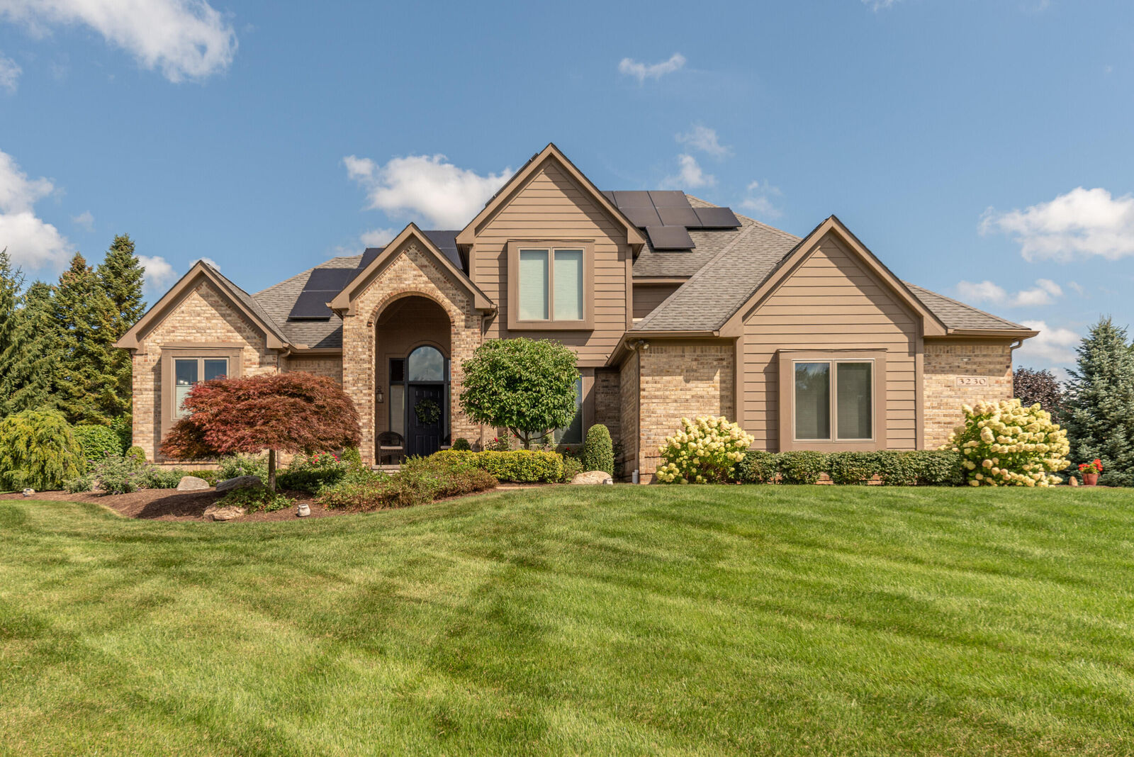 Property Photo:  3230 Golfview Drive  MI 48176 