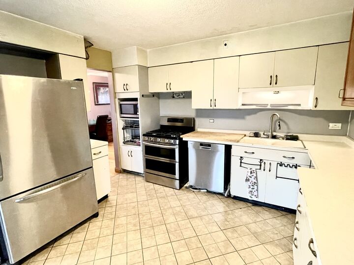 Property Photo:  1214 N Crabtree Lane  IL 60056