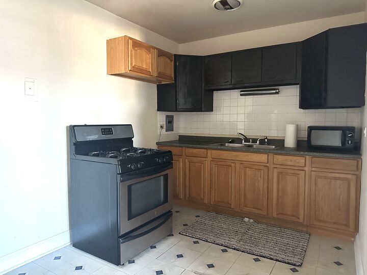 Property Photo: 2411 W Balmoral Avenue 3G IL 60625