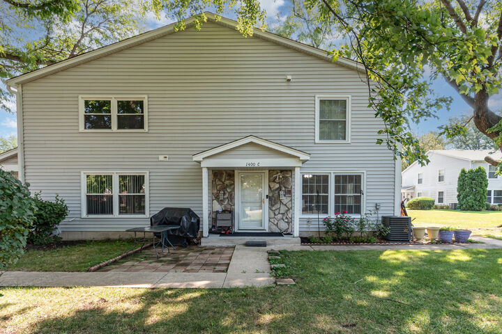 Property Photo: 1400 N Glen Circle C IL 60506