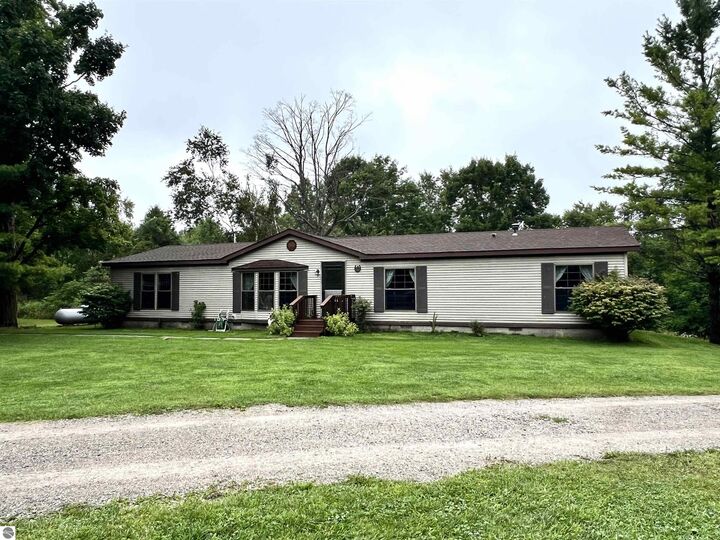 8818 French Road  Alpena MI 49707 photo