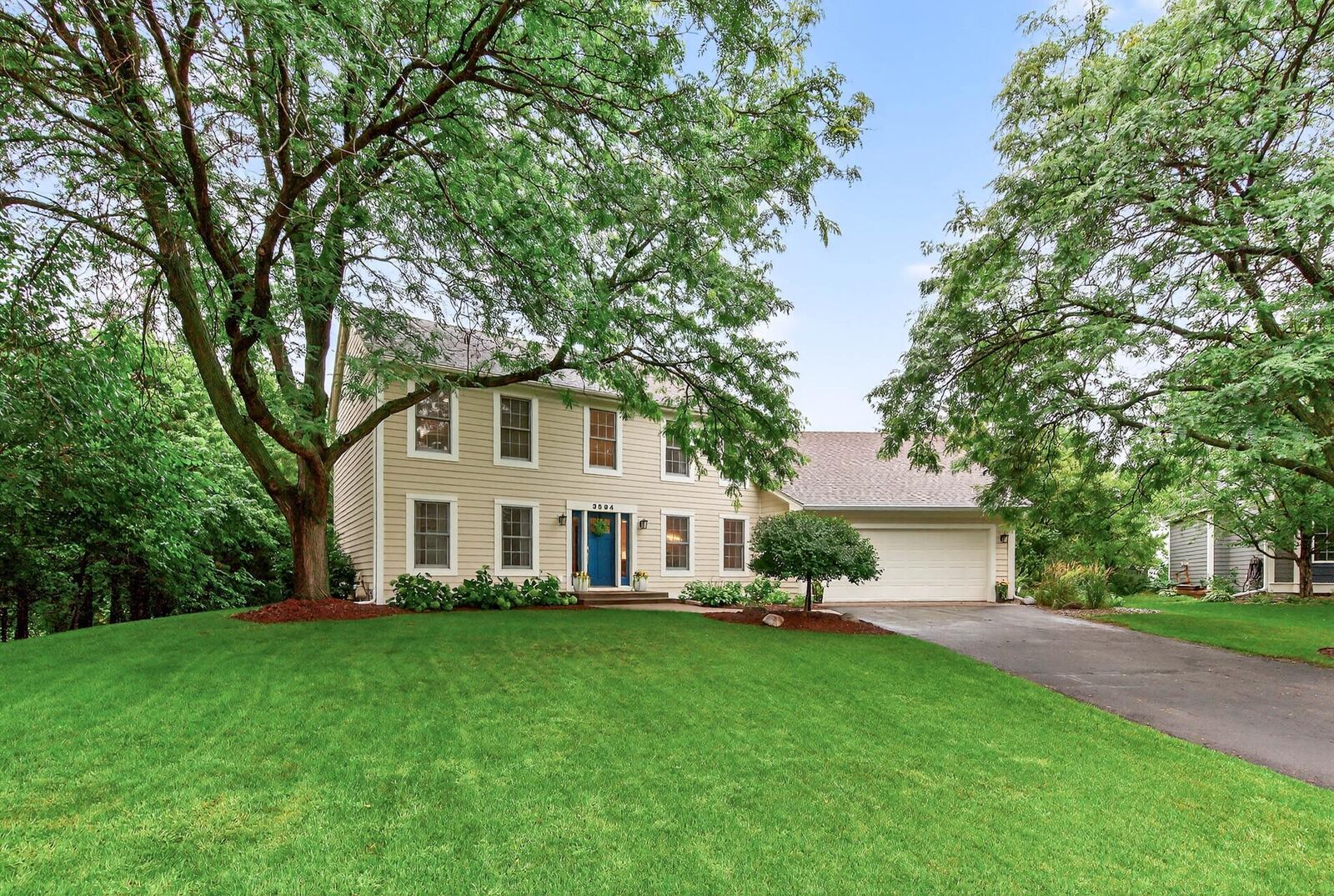 Property Photo:  3594 Mount Vernon Court  MN 55129 