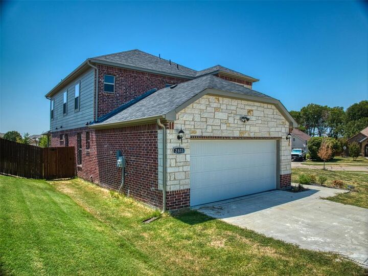 Property Photo:  2813 Belmont Drive  TX 75119 