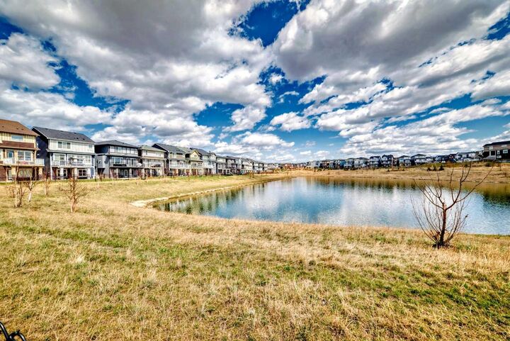 34 Carringsby Landing NW  Calgary AB T3P 1L9 photo