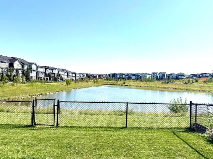 34 Carringsby Landing NW  Calgary AB T3P 1L9 photo