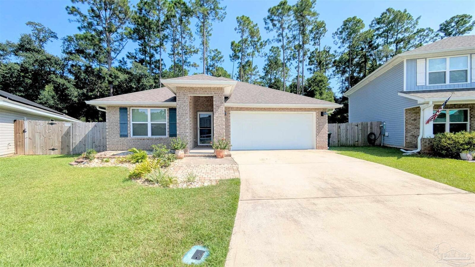 Property Photo: 10557 Queens Gate Cir FL 32506