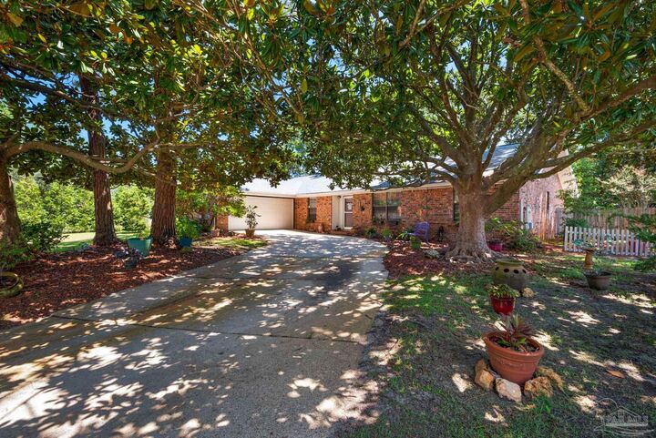 Property Photo: 3924 Paradise Bay Dr FL 32563