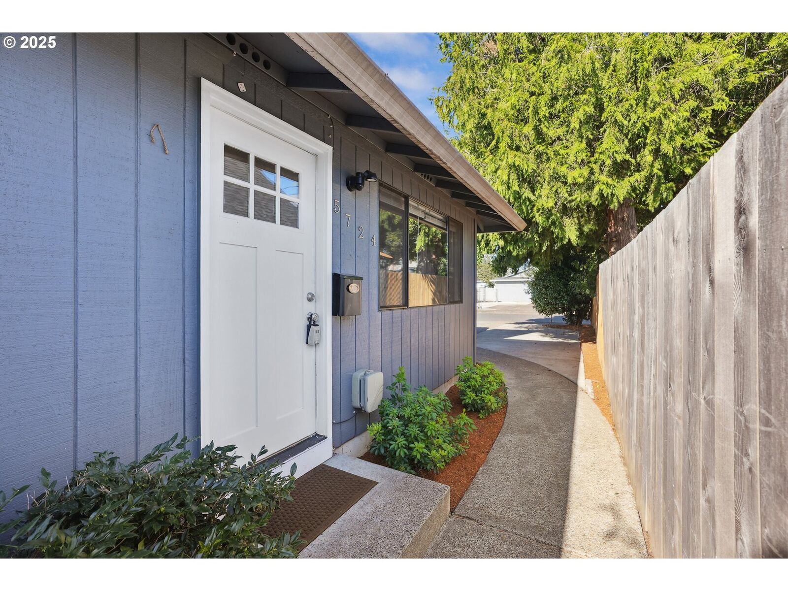 Property Photo:  5724 SE 83rd Ave  OR 97266 