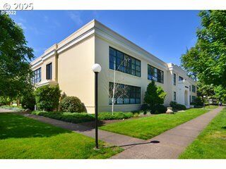 Property Photo:  650 W 12th Ave 120  OR 97402 