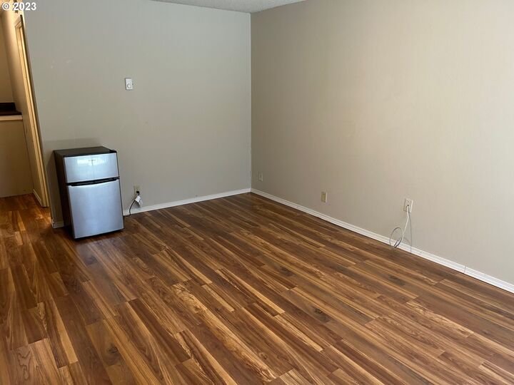 Property Photo: 1640 Mill St OR 97401