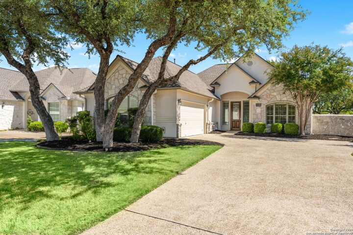 Property Photo: 207 Garden Hl TX 78260
