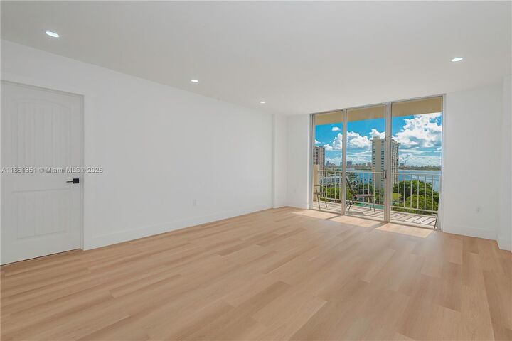 Property Photo: 11111 Biscayne Blvd 11G FL 33181