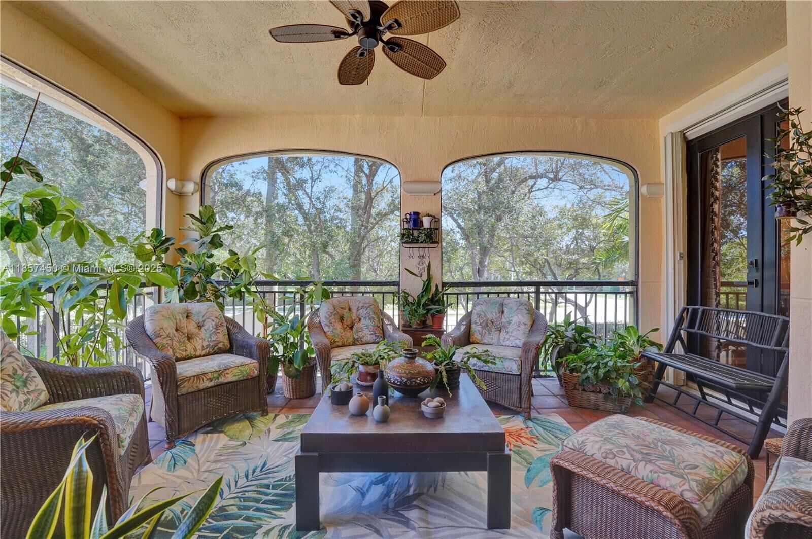Property Photo:  