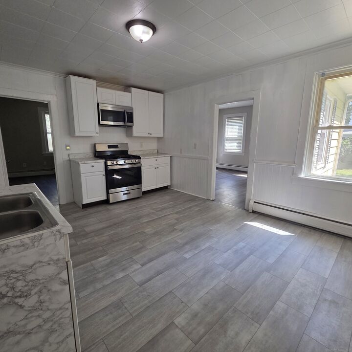 Property Photo: 9 Woodland Street 2 CT 06066