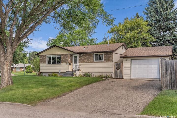 302 Ottawa Avenue N  Saskatoon SK S7L 3P1 photo