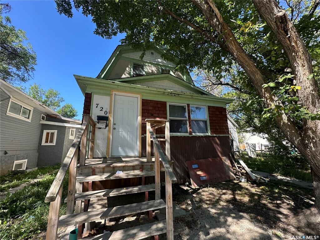 Property Photo:  720 Cameron Street  SK S4T 2S1 