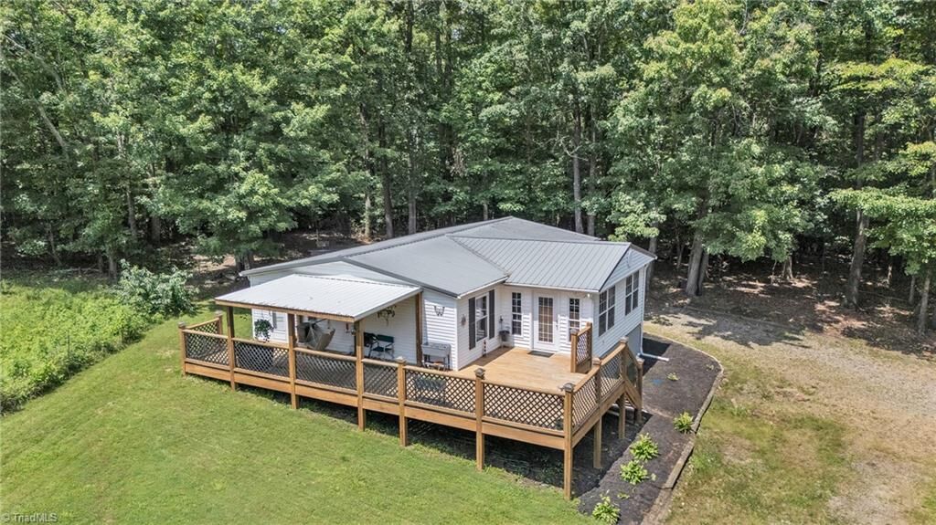 Property Photo: 425 Little Brushy Mountain Road NC 28697
