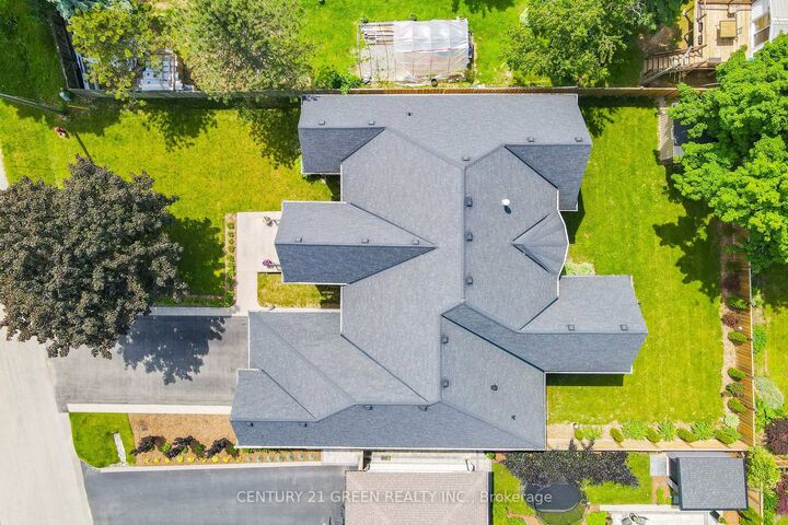 Property Photo:  679 Hiawatha Boulevard  ON L9G 3A6