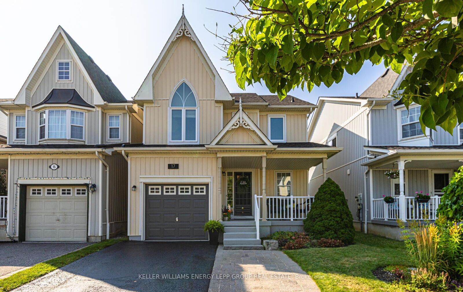 Property Photo:  17 Beaumaris Crescent  ON L1M 2H3 
