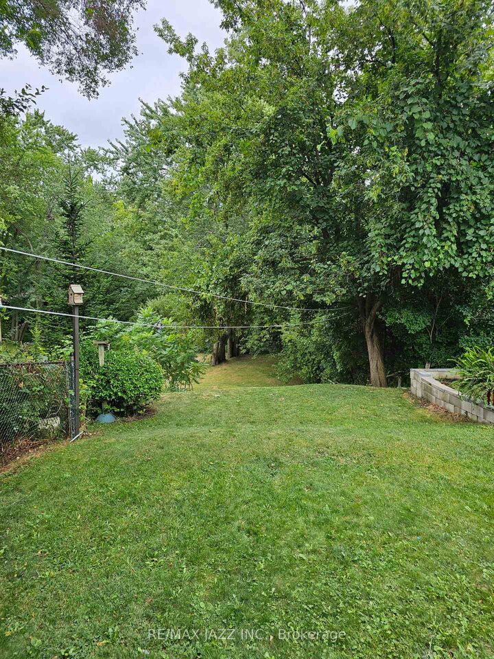 Property Photo:  230 Lorindale Drive  ON L1H 6X4 