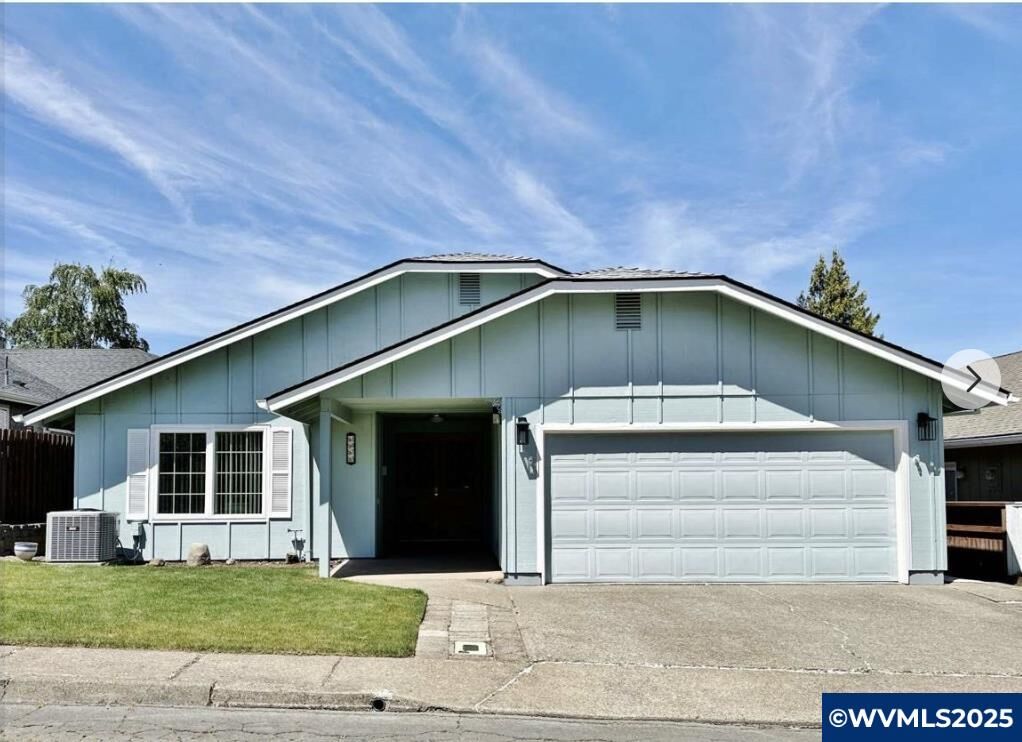 Property Photo: 1975 Banyan Ct NW OR 97304