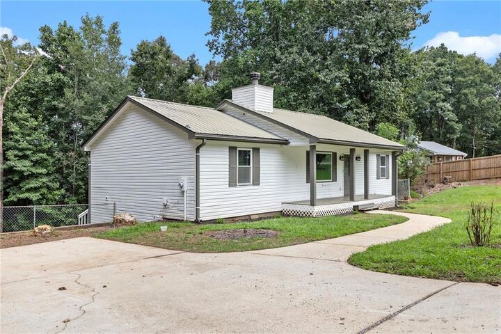 Property Photo: 301 Collins Road GA 30534
