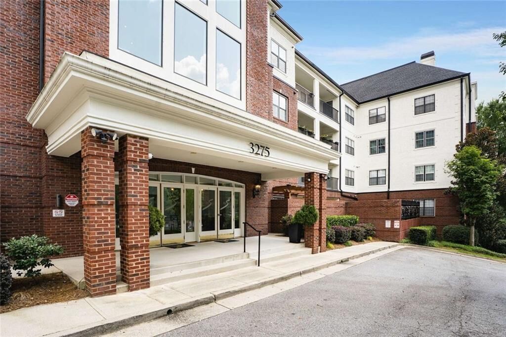 Property Photo: 3275 Lenox Road NE #302 GA 30324