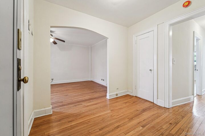 Property Photo: 23 Old Mamaroneck Road Unit #2E NY 10605