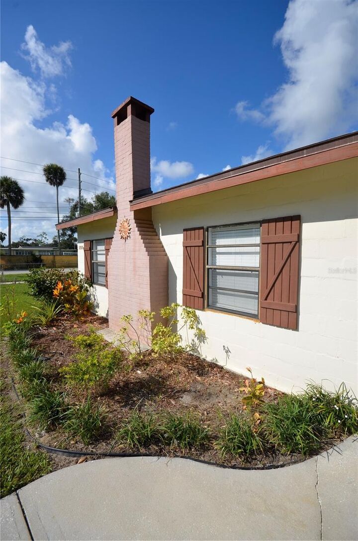 Property Photo: 1100 Dougherty Street FL 32168
