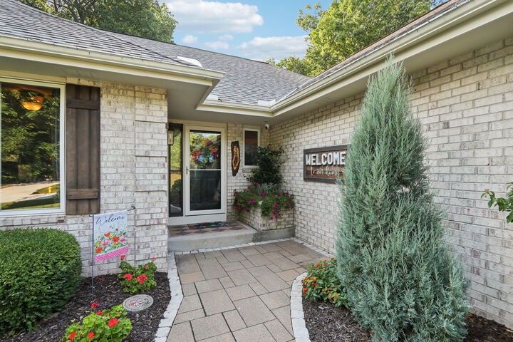 Property Photo: 372 River Bluff Cir WI 53066