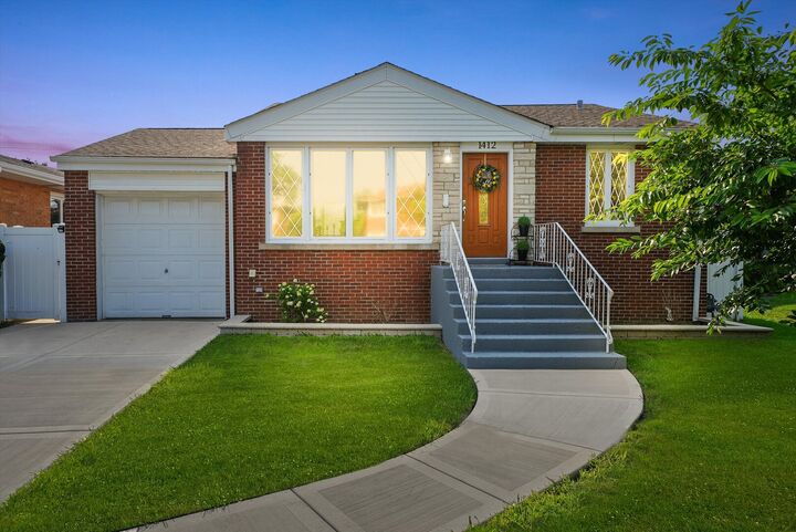 Property Photo: 1412 Balmoral Avenue IL 60154