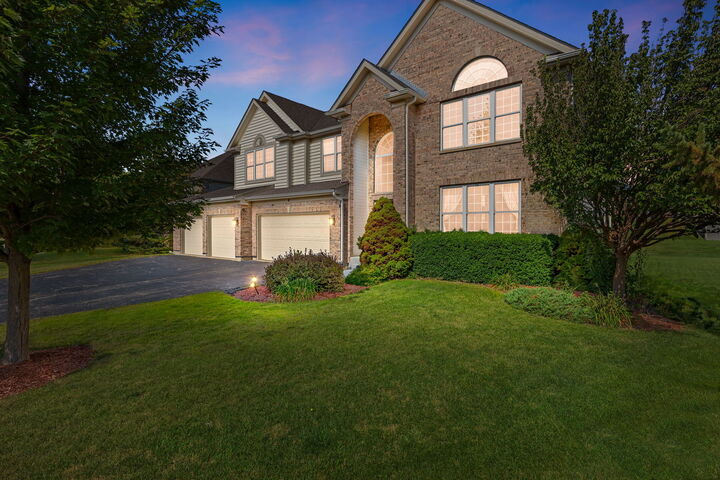 3 Barton Creek Court  Lake In the Hills IL 60156 photo