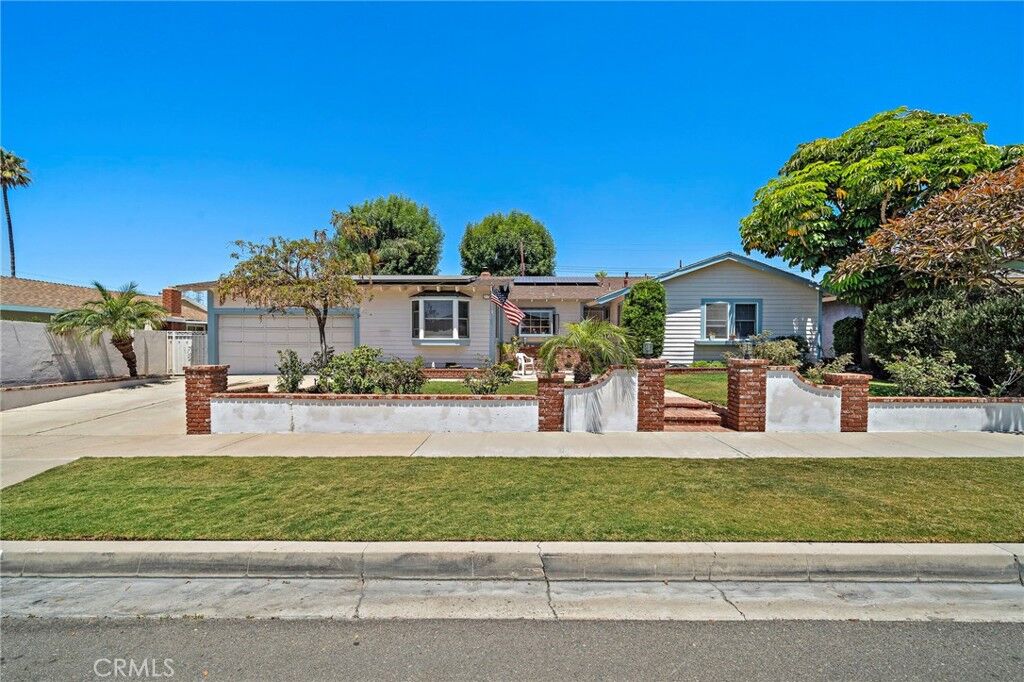 Property Photo:  2217 E Parkside Avenue  CA 92867