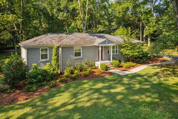 Property Photo: 821 W Hillwood Dr TN 37205