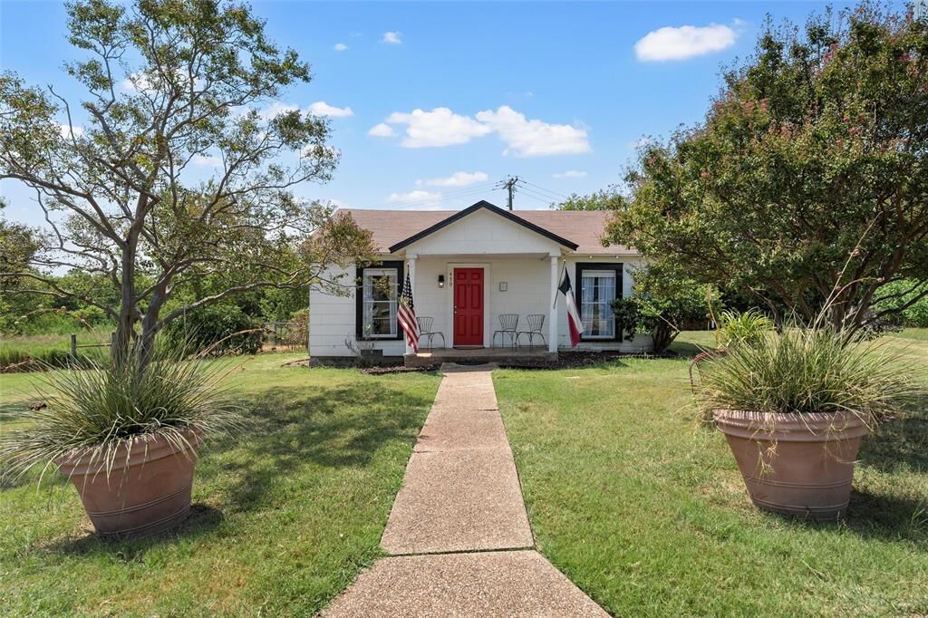 Property Photo: 450 Illinois Avenue TX 76633