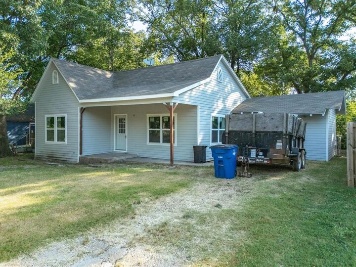 Property Photo: 1106 N McKinney Street TX 75119