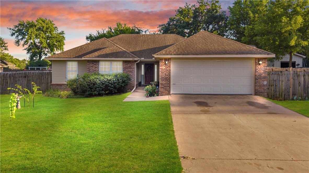 Property Photo:  303 E Center Street  AR 72753 