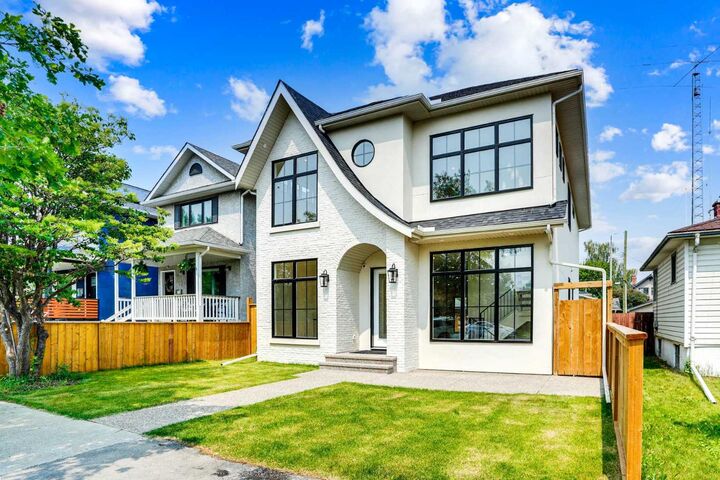 Property Photo:  636 10 Avenue NE  AB T2E 0X8 