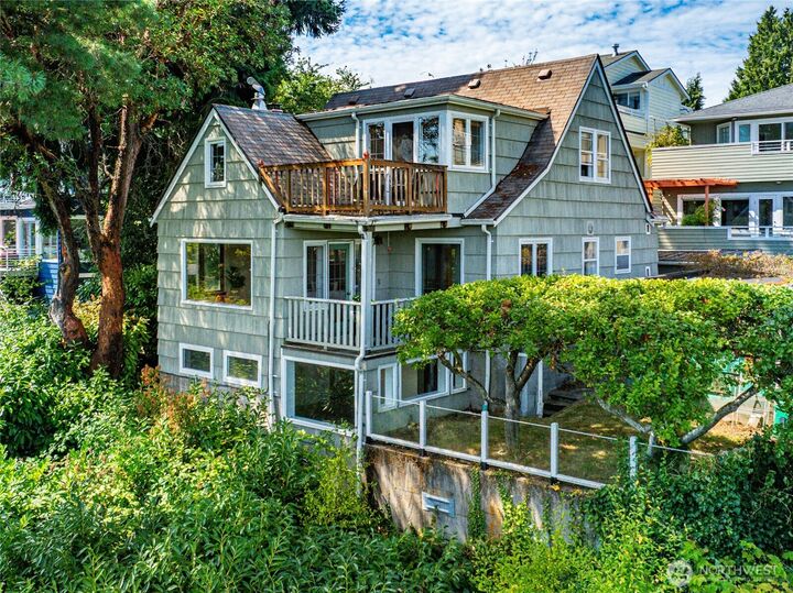 Property Photo:  2309  Arch Avenue SW  WA 98116 