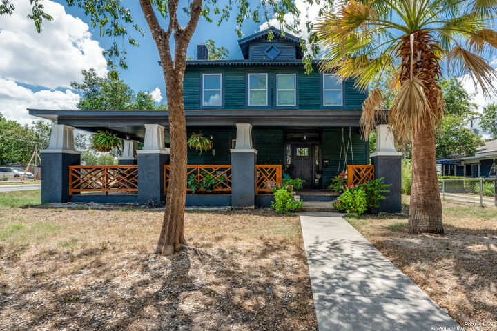 Property Photo: 1104 W Mistletoe TX 78201