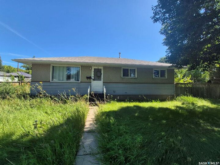 238 Vancouver Avenue S  Saskatoon SK S7M 3M9 photo
